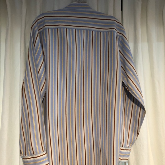 All silk, heavy weight Tommy Bahama button down - Picture 5 of 7